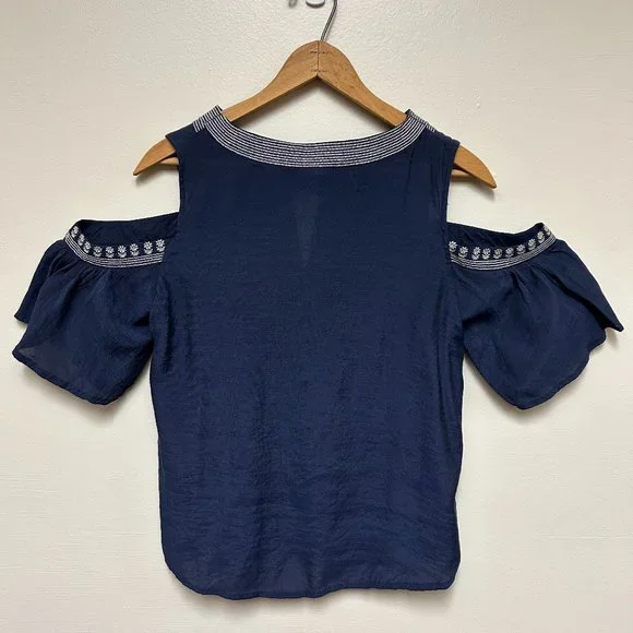 Scoop Neck Cold Shoulder Blouse - Picture 3 of 4